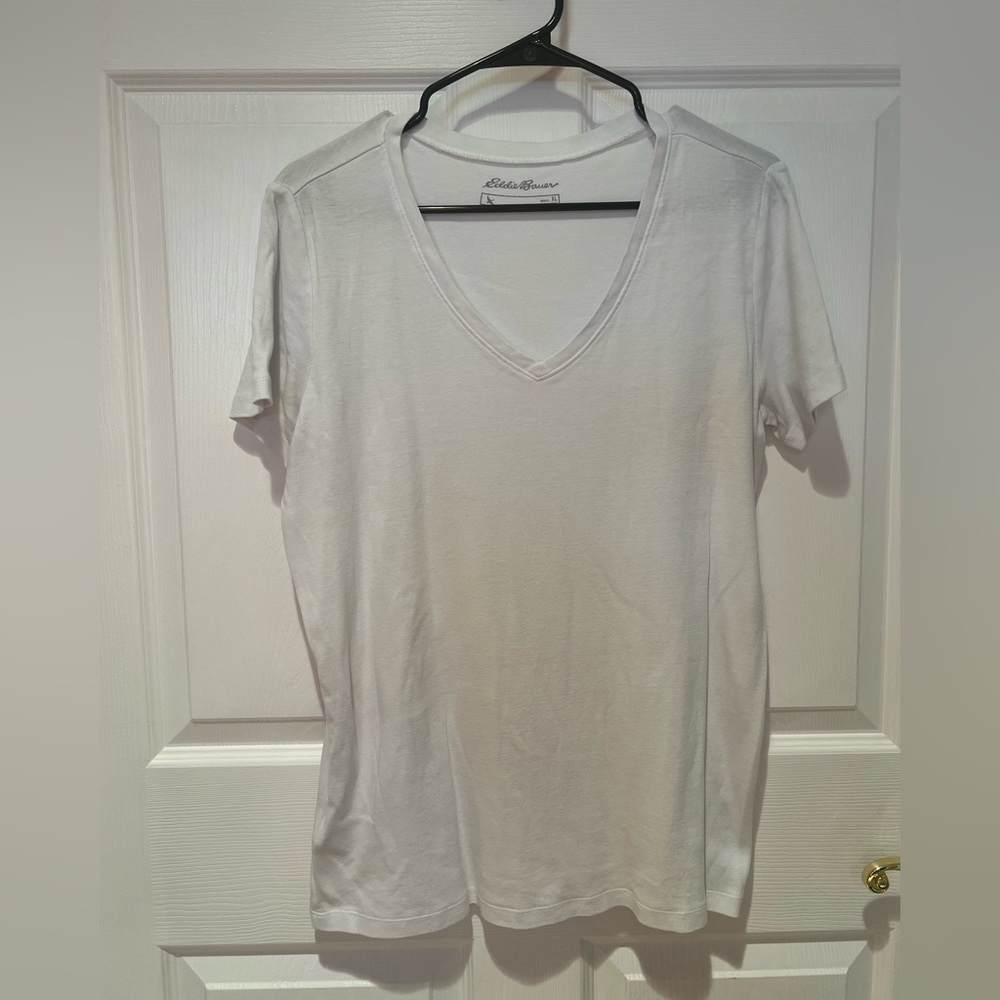 Eddie Bauer ladies short sleeve blouse. White color. Size XL